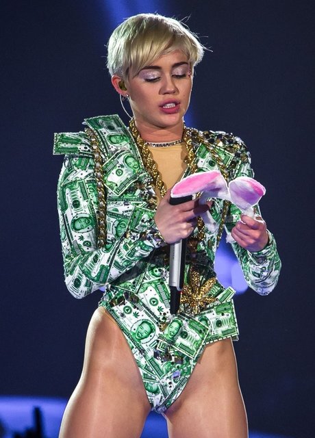 Miley Cyrus model perfect pics