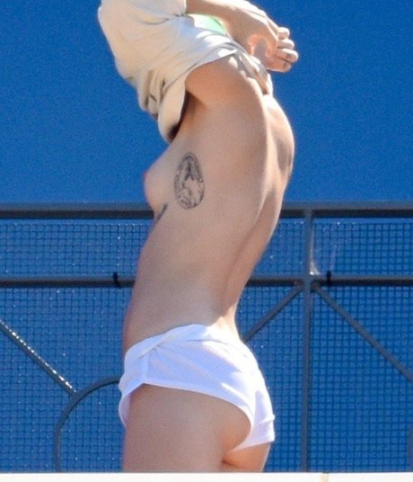 Miley Cyrus pornstar hd gallery