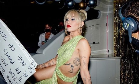 Miley Cyrus porn actress photo