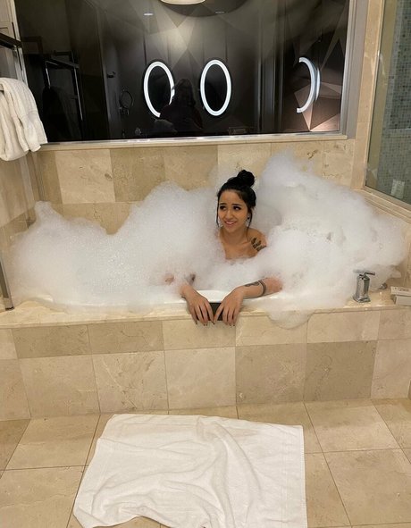 yourfutureexwifey star galleries