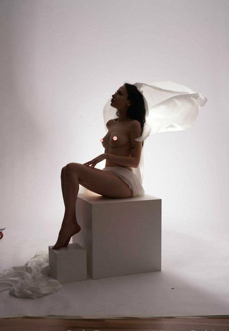 female popular onlyfans exclusive pics