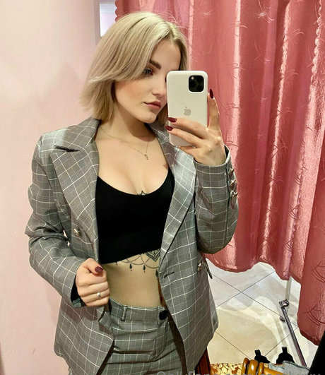 carol xxx art model pic