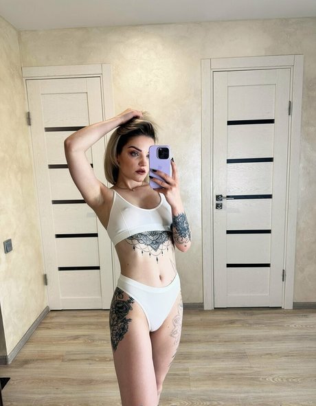 carol xxx hd model img