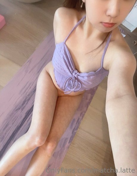 matcha latte model pretty pic