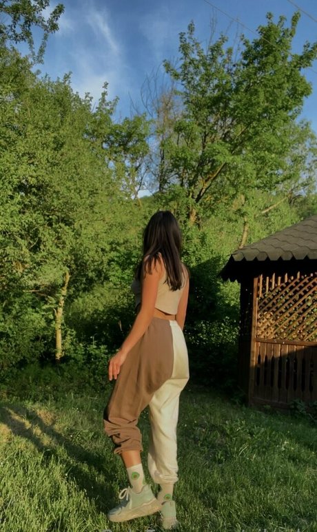 nika la high quality model img