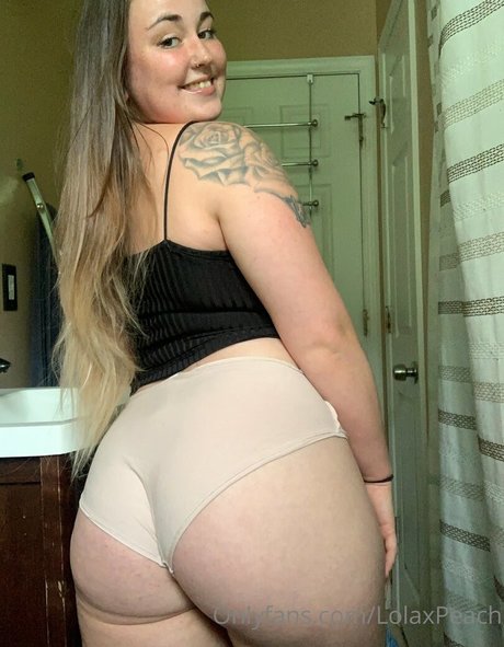 LolaxPeach pornstar hd pic