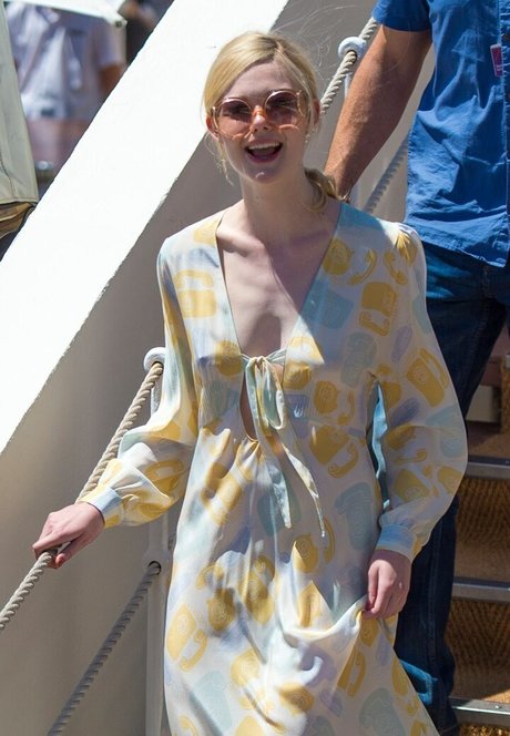 Elle Fanning nudes actress photos