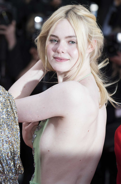 Elle Fanning star art pics