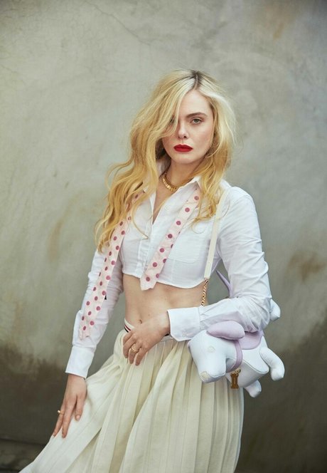 Elle Fanning hot model images