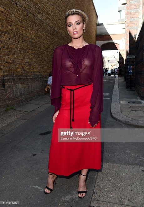 Wallis Day top model photo