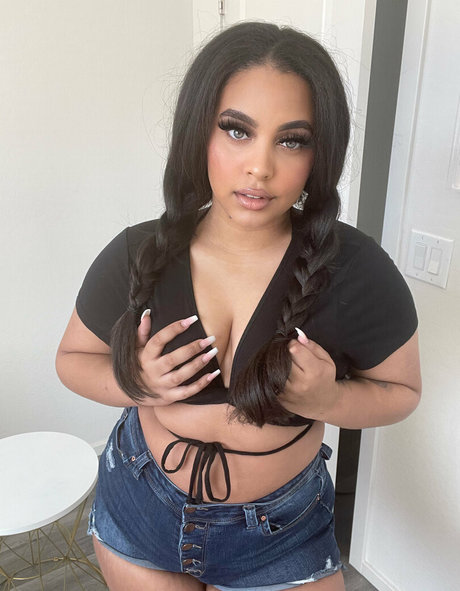 livinwithloren pornstar pretty pic