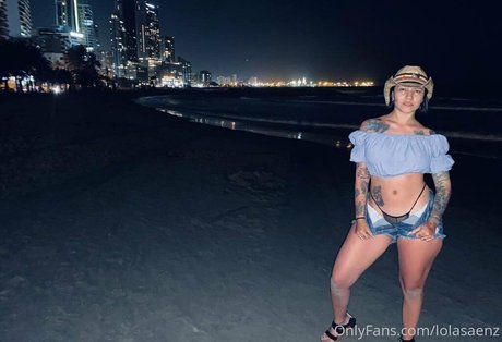 lolisaenz sexy model pictures