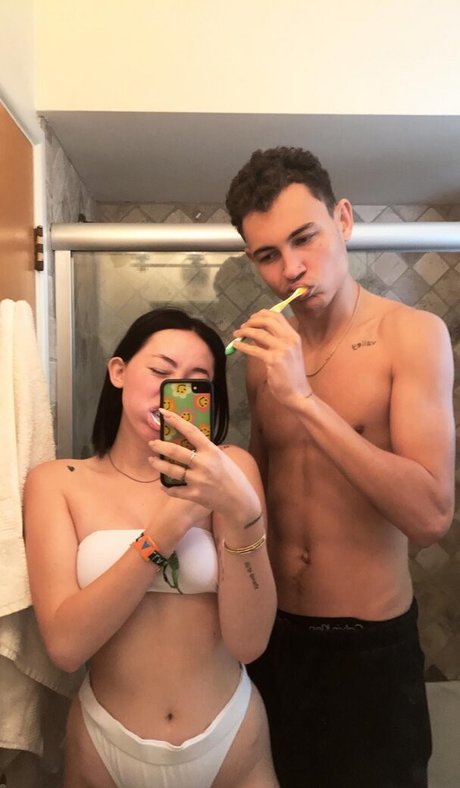 Noah Cyrus free model pictures