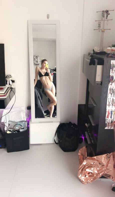 Noah Cyrus beautiful star picture