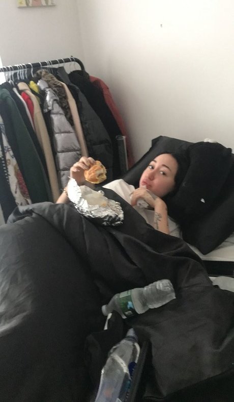 Noah Cyrus nudes actress photos