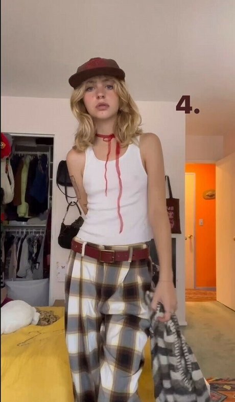 Hadley Nelson hot actress img