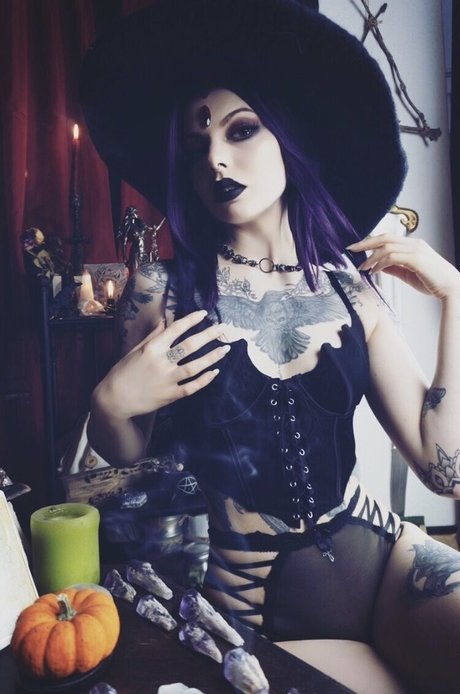 curvy shemale onlyfans xxx image