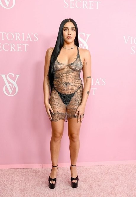 Lourdes Leon model nude photos