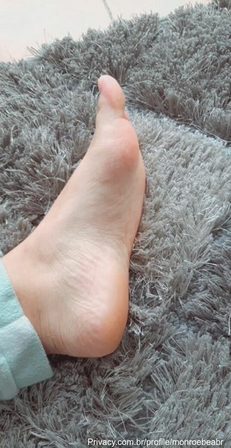 MonroeBeaBr hot pornstar photo