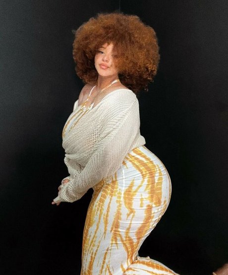 teen young onlyfans pornographic image