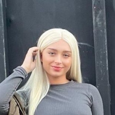 trans girl onlyfans top photo