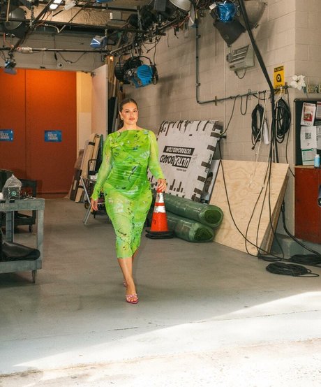 shemale handjob onlyfans sexy picture