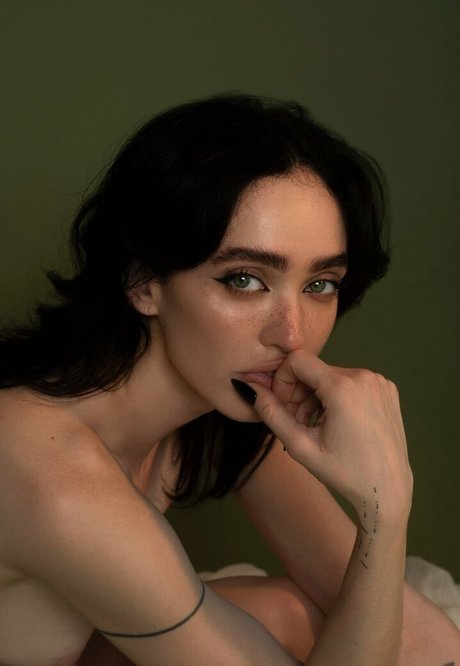 Taylor Zahn model free photos