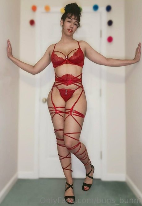 buns bunni model top pic