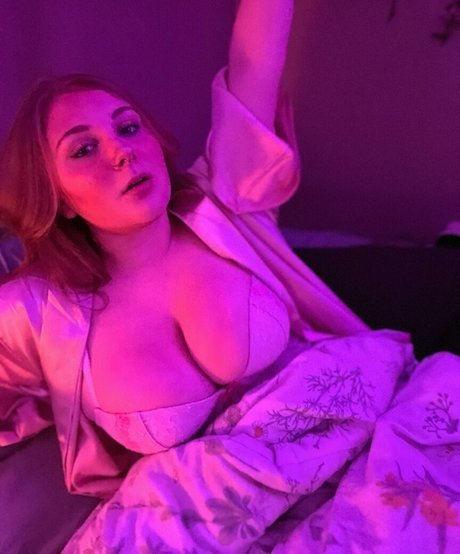 Alyssa Holmes 69 naked star pictures