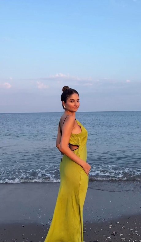 asian girlfriend onlyfans beautiful photo