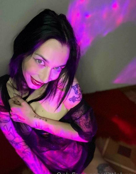 littleluxy nudes model image