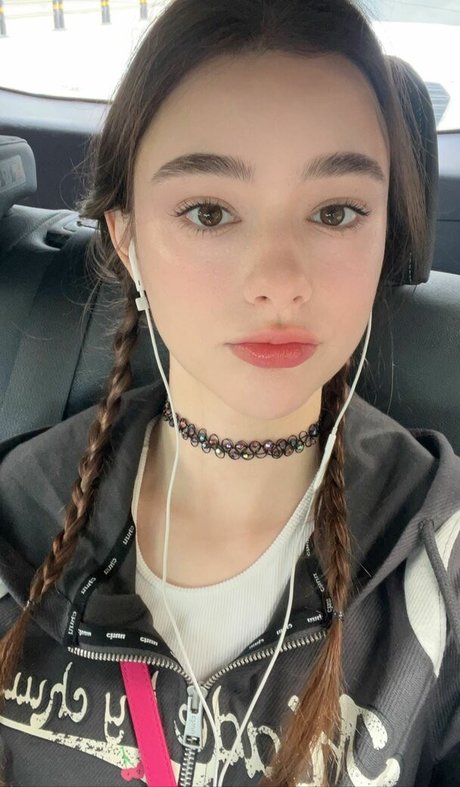 Dasha Taran model high quality pic