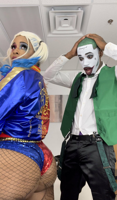 lesbian fingering onlyfans pornos gallery