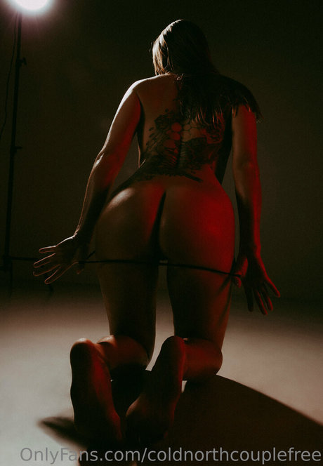 coldnorthcouplefree model exclusive image