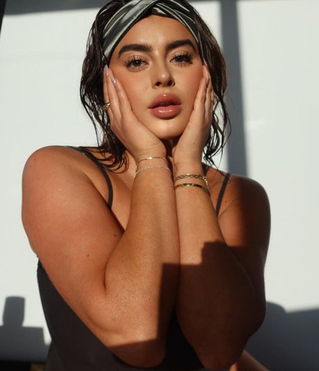 Kalani Hilliker sex model archive