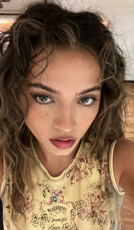 Isabela Merced nice pornstar pictures