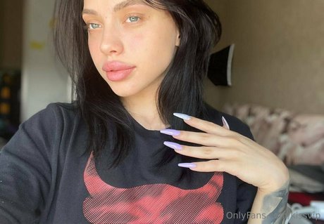 kissvip naked pornstar picture