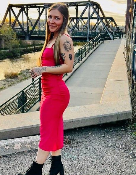 prettypixie23 model top pic