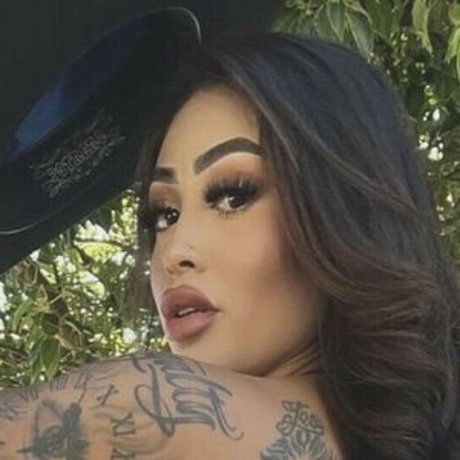 therealissalicious model nude archive