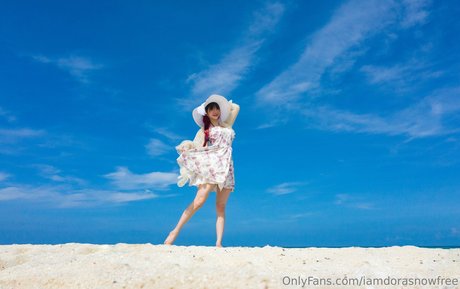 iamdorasnowfree model hot galleries