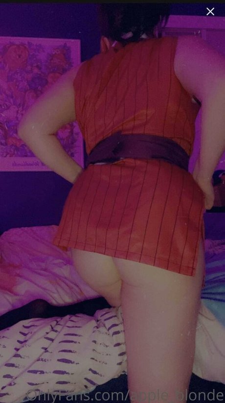 AppleBlonde top star photo