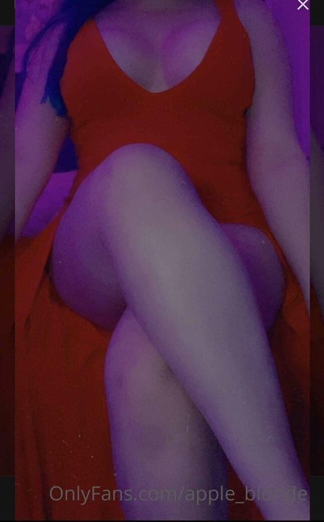 AppleBlonde beautiful actress pic