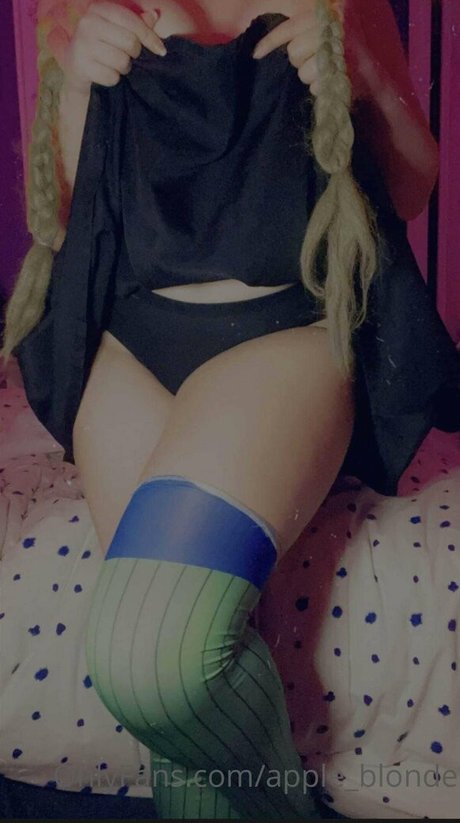 AppleBlonde beautiful actress picture