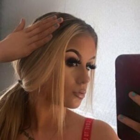 Lisa Mae model pornographic picture