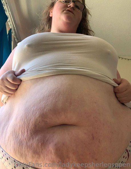 ladykeepsherlegsopen hot model photo