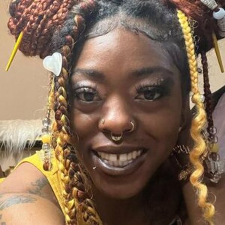 Carameltoesz star nude picture