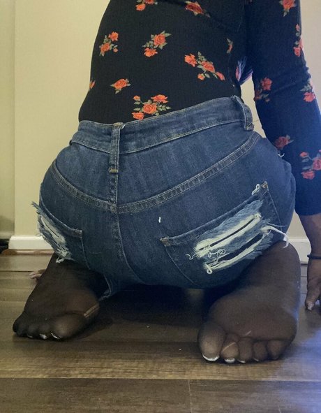 Carameltoesz pretty model photo