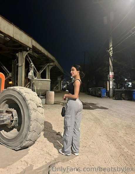 beatsbylex pornographic model pictures