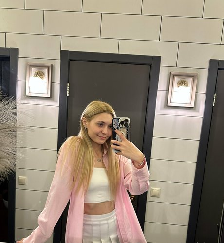 cute babe onlyfans sexy naked pics