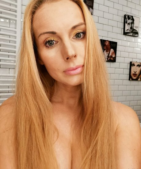 kinuskikk sexy pornstar img